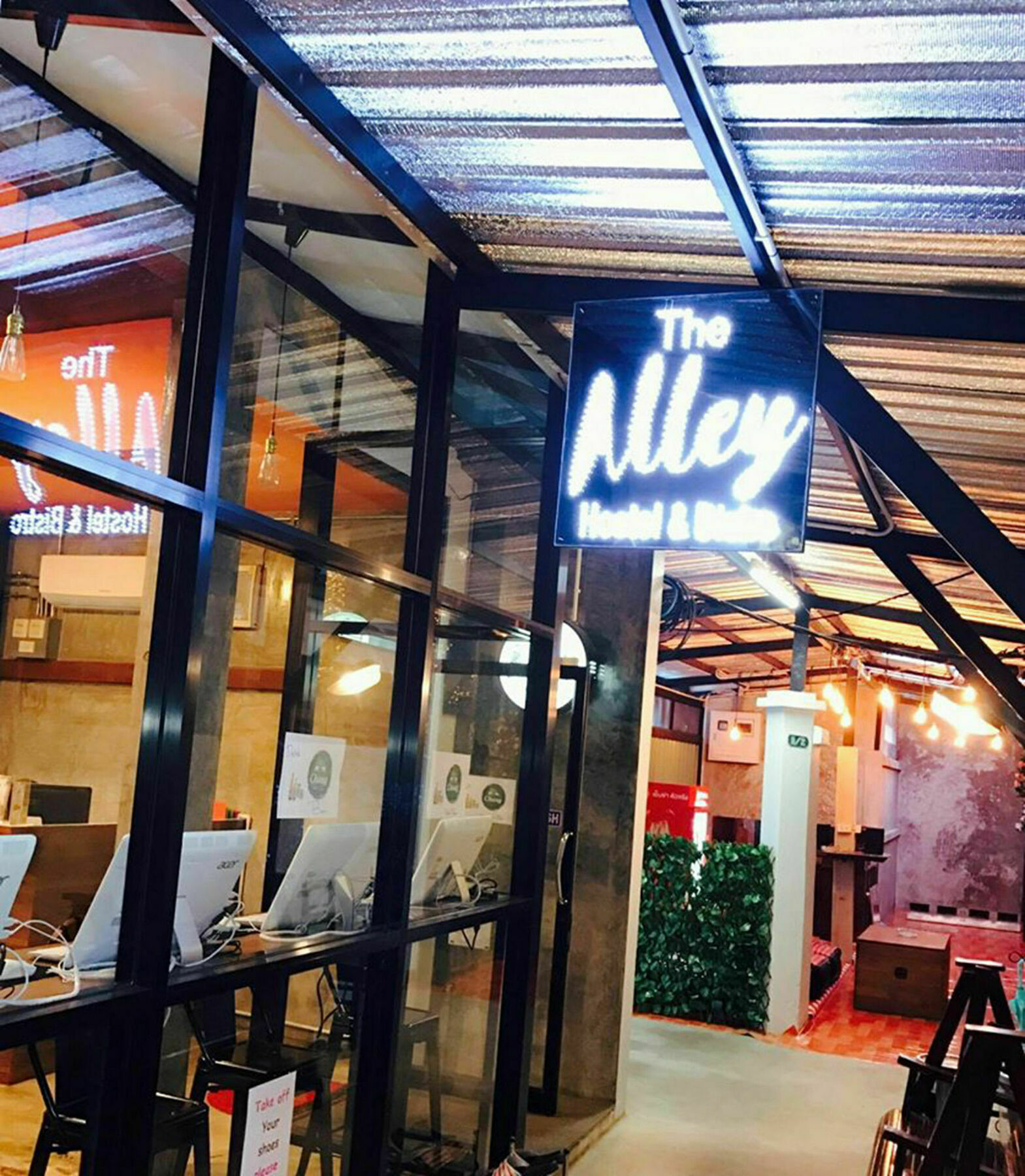 The Alley Hostel&Bistro Bangkok Exterior foto